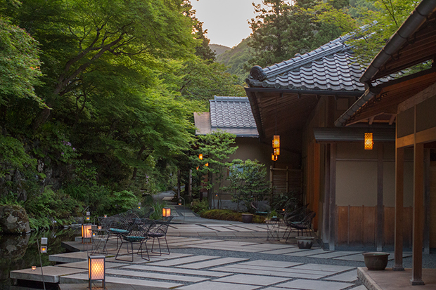 星のや 京都 夕暮れ